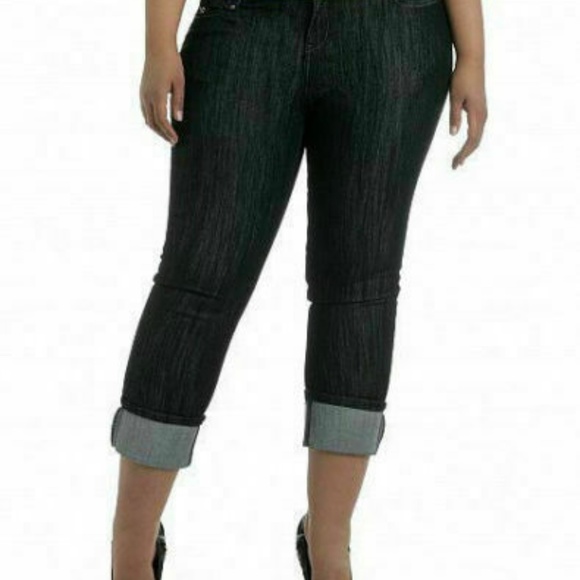 NWT ROCAWEAR Y2K Cuff Dark Wash Crop Jean Capri Stretch PLUS SIZE   16 - Picture 11 of 17